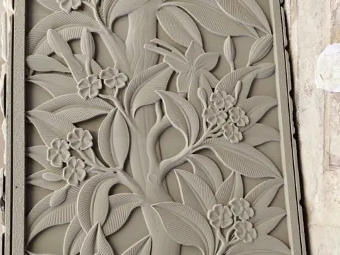 Flowering Vine Botanical Stone Relief — OS-SM-085
